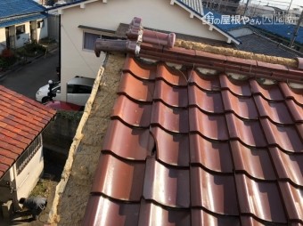 台風で瓦が飛んだ