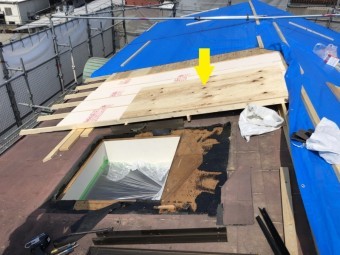 八尾市 屋根施工中