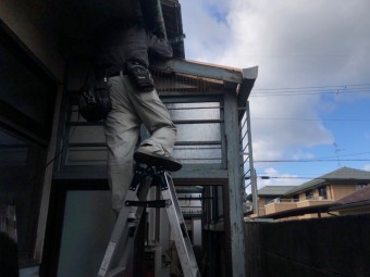 波板施工中