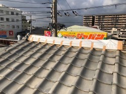 棟瓦シートで養生