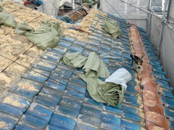 屋根葺き替え解体中