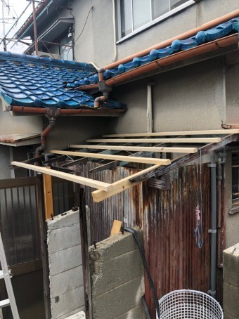 新しい波板の貼る前