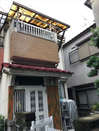 波板が割れた戸建