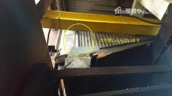 天井の隙間から雨漏れ