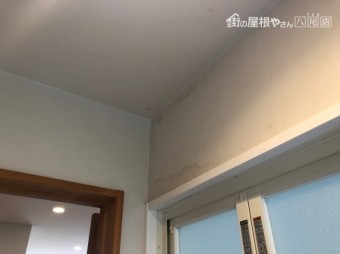 雨漏れのシミ