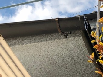 樋が歪んでいる