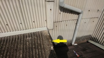 壁がめくれていました