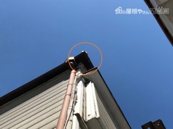 樋が割れている