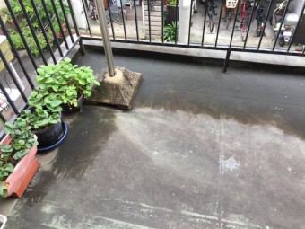 ベランダに水のあと