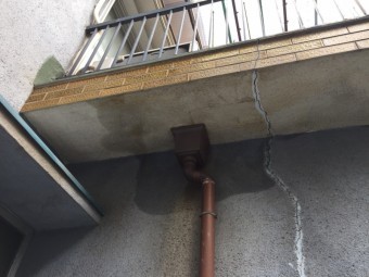 角ますにごみがたまっている