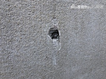 八尾市 外壁に穴