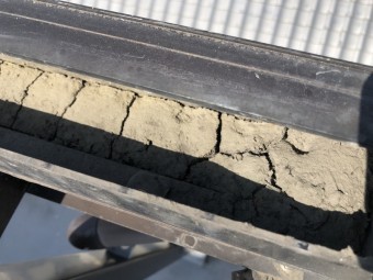 八尾市 樋に水が溜まる
