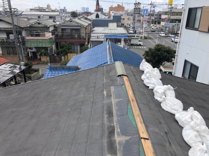 棟板金が飛んだ