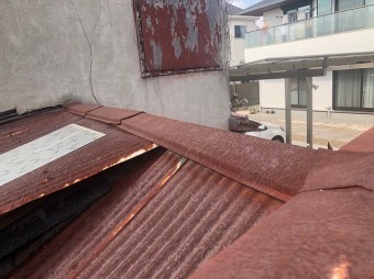 トタン屋根