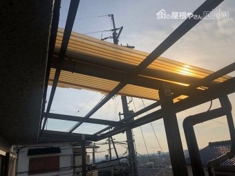 波板が飛んだ