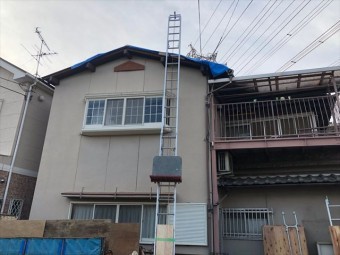 屋根とはしご