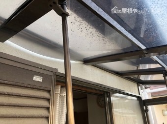 ポリカが外れた