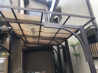 ガレージの波板