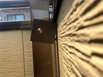 柱固定金具