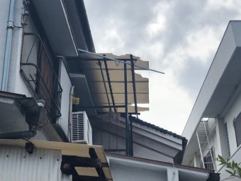 波板が割れた