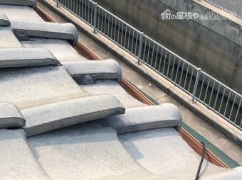 瓦の浮き