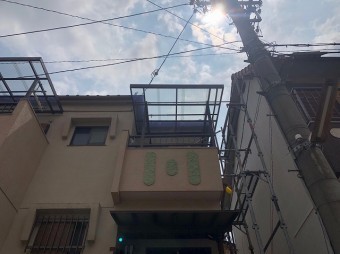ポリカナミイタ貼替