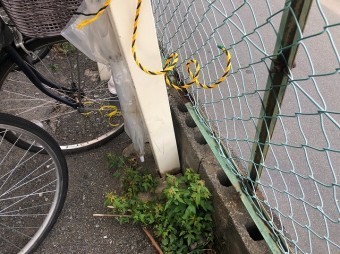 柱が抜けかかっている