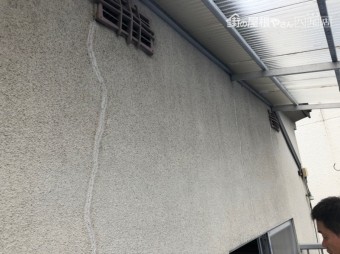 ベランダの壁にクラック