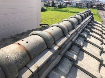棟のワイヤーが切れた