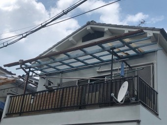 波板が飛んだ