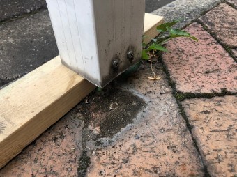 柱が動く