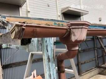 樋の金物写真