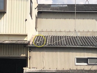 屋根にキズ