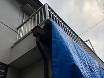 ベランダの一部が落ちている写真