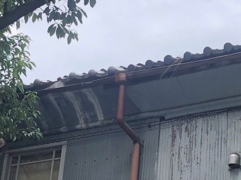 軒樋が外れた