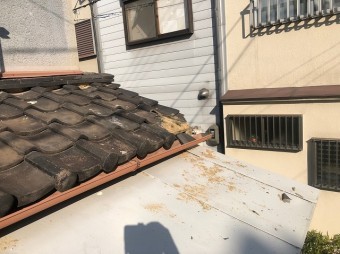 下屋瓦の落下