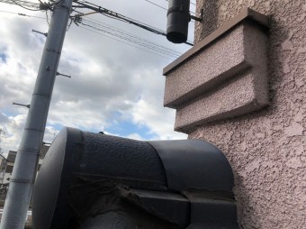 竪樋が取れている