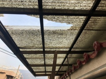 波板が割れた