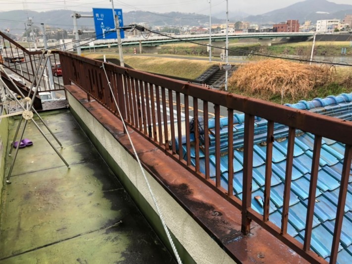 手すりの塗装が取れた