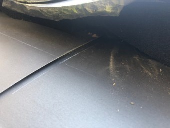 谷板金のすきま