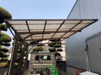 車置き場の屋根
