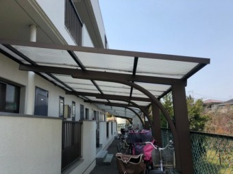 自転車置き場の屋根