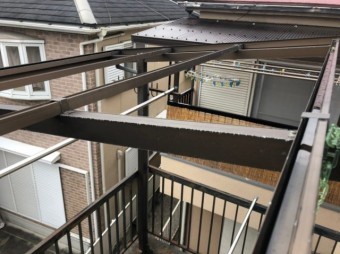 波板が飛んだ