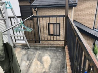 手すりが錆びている