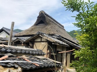 茅葺き屋根劣化