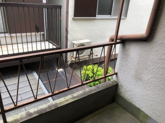 ベランダの鉄製手すり
