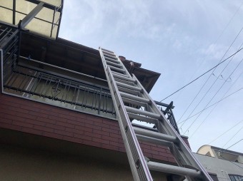 梯子で点検