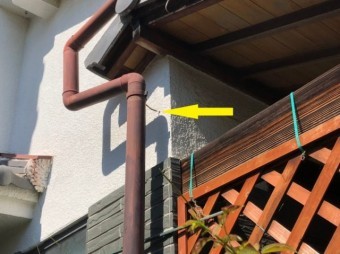 樋のバンドが外れた