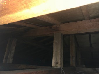 屋根裏雨漏り点検