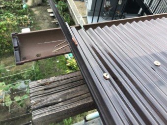 波板の釘抜け